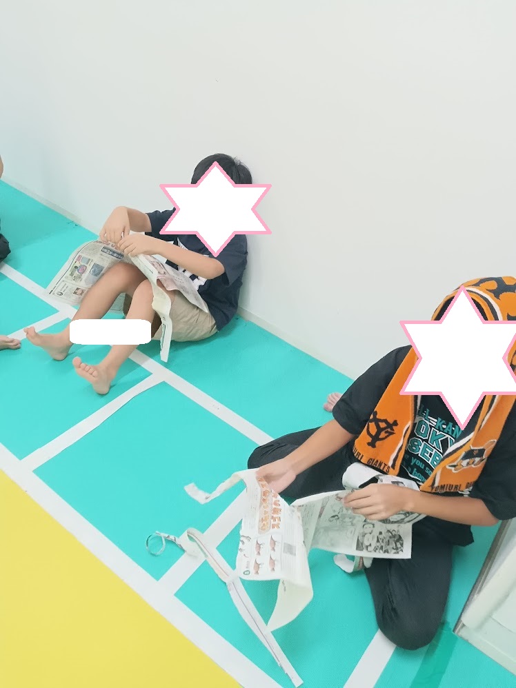 ★☆新聞紙ビリビリ☆★　放課後等デイサービス　児童発達支援事業　無料送迎　江戸川区　葛西　船堀　発達障がい　運動療育　放デイ　児発　ADHD　自閉症